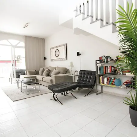 Casa Grande Familiar Con 4 Terrazas